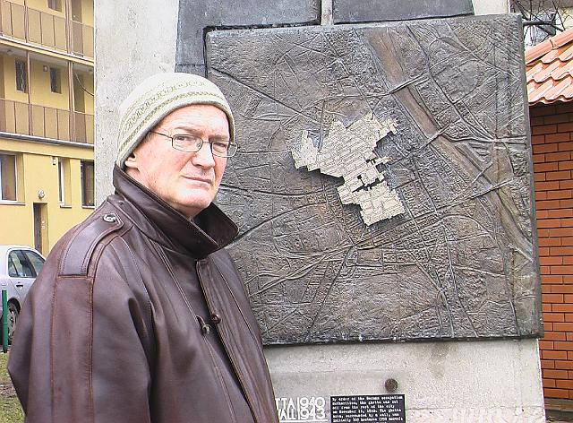 021.JPG - This is a map of where the original Warsaw ghetto was located inside of the entire city of Warsaw.  It was an area of about 2 1/2 square miles and held up to 500,000 which led to incredibly close quarters for its Jewish inhabitants.